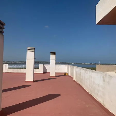 Beau Et Paisible T4 Апартаменти *