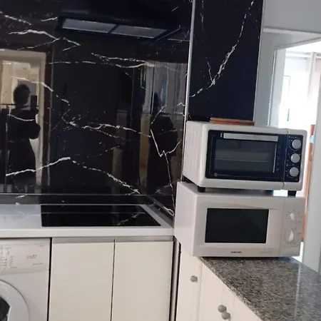 Beau Et Paisible T4 Апартаменти